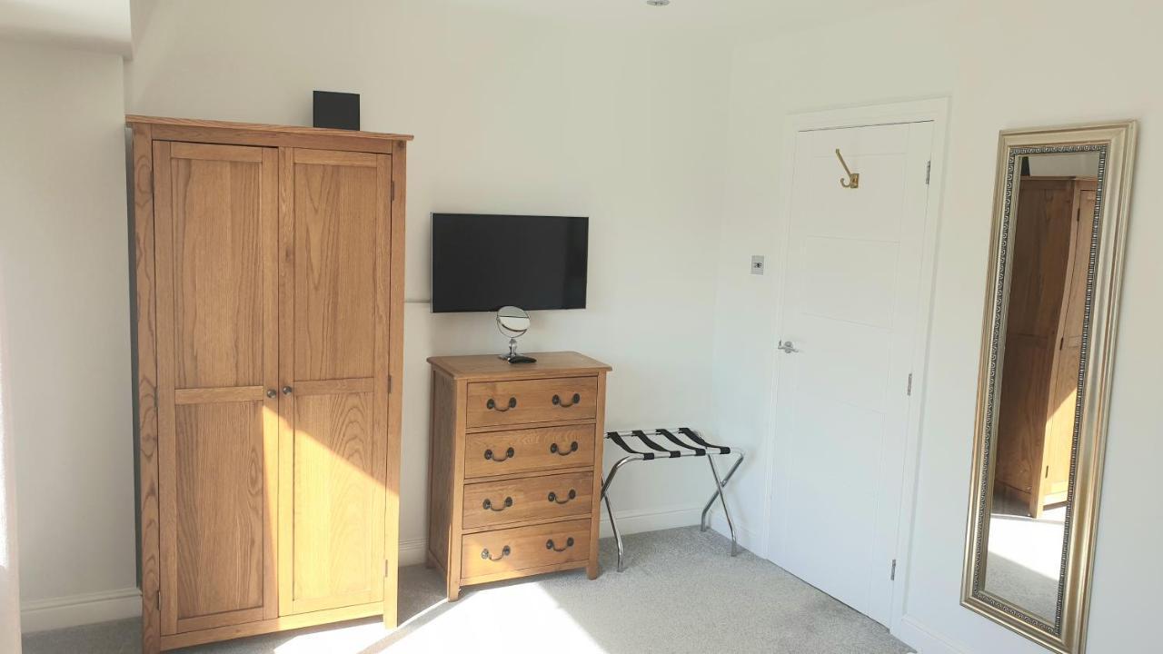 Large Modern Self Contained Apartment In Лимингтон Экстерьер фото